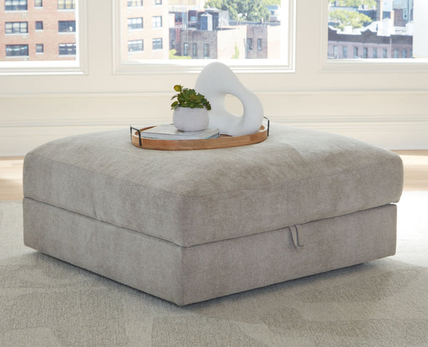  contemporary comfort. This ottoman with storage adapts effortlessly to your living room needs. Thanks to its locking casters