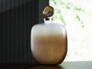  its ombre effect adds visual intrigue to a shelf or mantle. A textured goldtone topper provides an added dose of traditional flair.<br/><br/><b>Product Feature