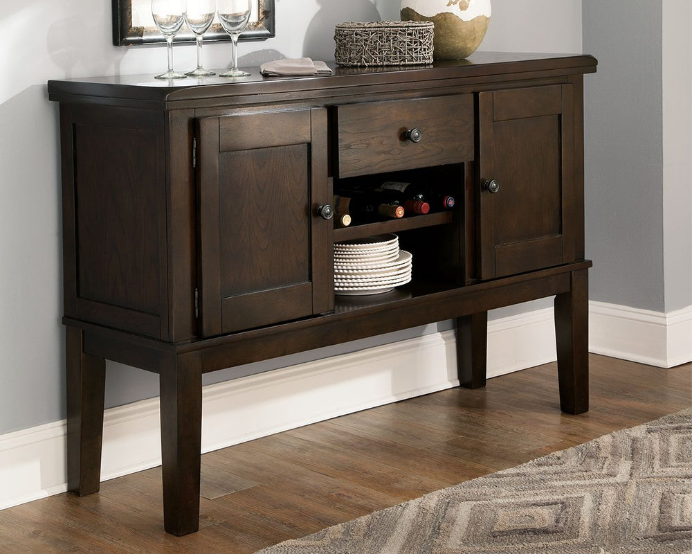 Take clean-lined, classic styling and touches of vintage inspiration. Top with a deep, complex finish for newfound sophistication. Now that-'s a look you can live with. Sporting a straightforward farmhouse profile, complete with shaker-style cabinet doors