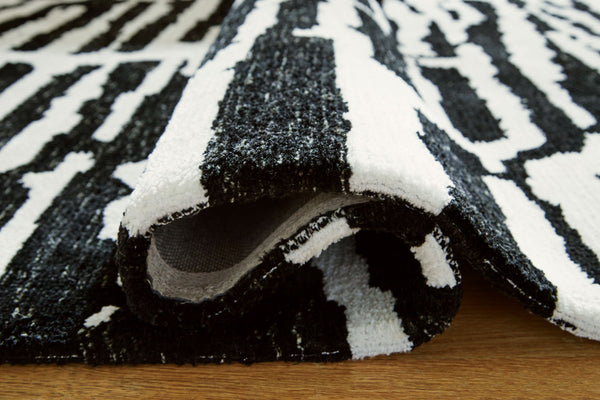 Bramshaw - Black / Ivory - Extra Large Rug