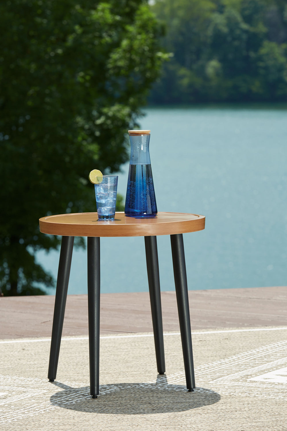This outdoor end table recalls the aesthetics of nature to bring an inviting, high-style feel to your patio or lanai. Made of aluminum with a wood look tabletop, it combines beauty and longevity. Worried about the weather? Donâ€™t sweat itâ€”the durable d