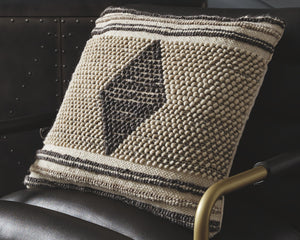  the diamond-patterned cover is pure artistry.<br/><br/><b>Product Features</b><ul><li>Wool/cotton blend face wit