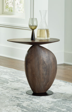  this accent table suits your living roomâ€™s elevated character. Your artistic point of view is reflected in its oblong design