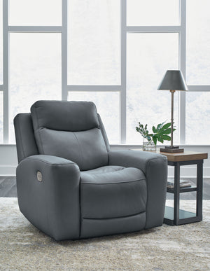  this power recliner is ready to deliver a fresh look in comfort seating. With a plethora of power features and perfectly positioned scoop seating for unparalleled relaxation