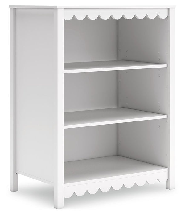 Thanks to its playful scalloped design, this bookcase is the perfect fit for cottage or coastal farmhouse interiors. The matte white finish serves as the perfect backdrop to showcase your personal taste and creativity. And its ample storage space lets you