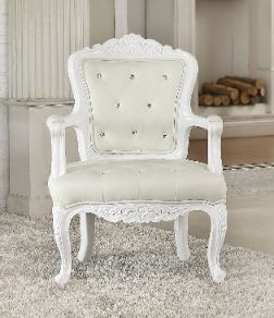 White Crystal Button Back & Seat<br/><br/><b>Product Features</b><ul><li>Case: 1Pc/1Ctn</li><li>Finish: White Frame & PU</li><li>Style: Vintage</li><li>Materials: Upholstery, Poly Resin, Wood Frame</li></ul><br/>
