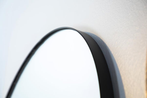  its slim profile delivers a clean