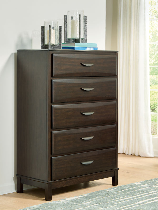  metropolitan finish. Unbeatable function. With this chest of drawers