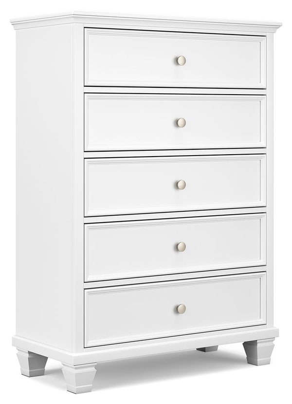 Exuding a timeless casual design, this chest of drawers is ready to define your personal space. It easily adapts to a variety of interiors, combining a clean, contemporary white finish with framed drawer fronts and round metal knobs. Featuring five storag