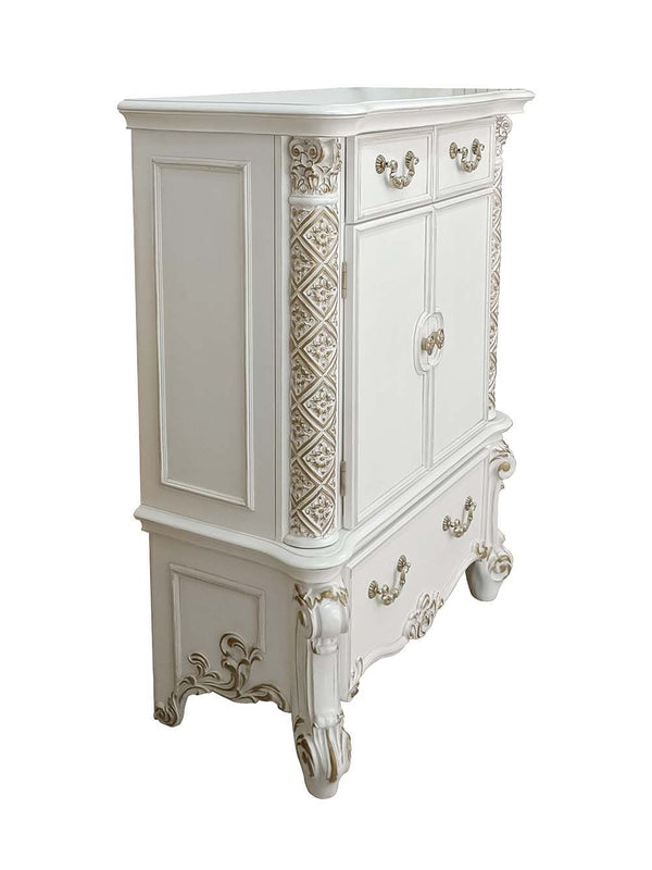 Dream happily-ever-after in a fairy-tale-inspired bed you have aspired to own all your life. This Vendom PU upholstered bed glints stylishly with its crystal-like button tufting and nailhead trim, elegant hand-brushed gold is paired with an antique pearl.