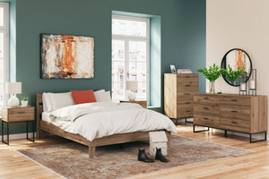 Deanlow - 4 Pc. - Dresser, Chest, Full Platform Panel Bed - Honey