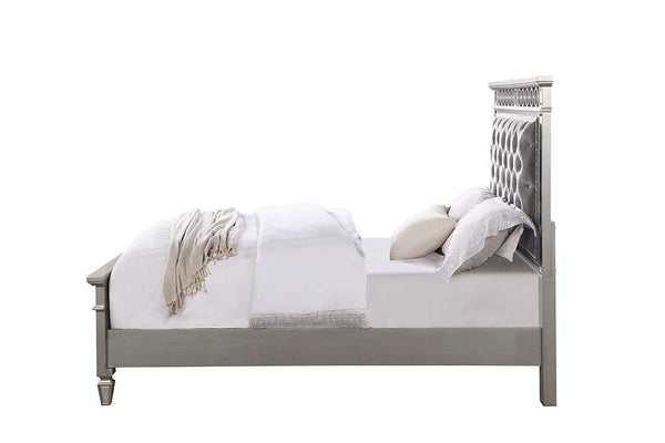  and the nailhead trim perfectly finishes the headboard. The si