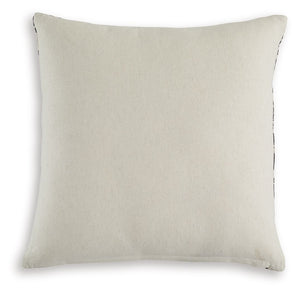  this accent pillow is an eye-catching addition to your sofa or bed. What a chic way to bring a pop of pattern to neutral spaces.<br/><br