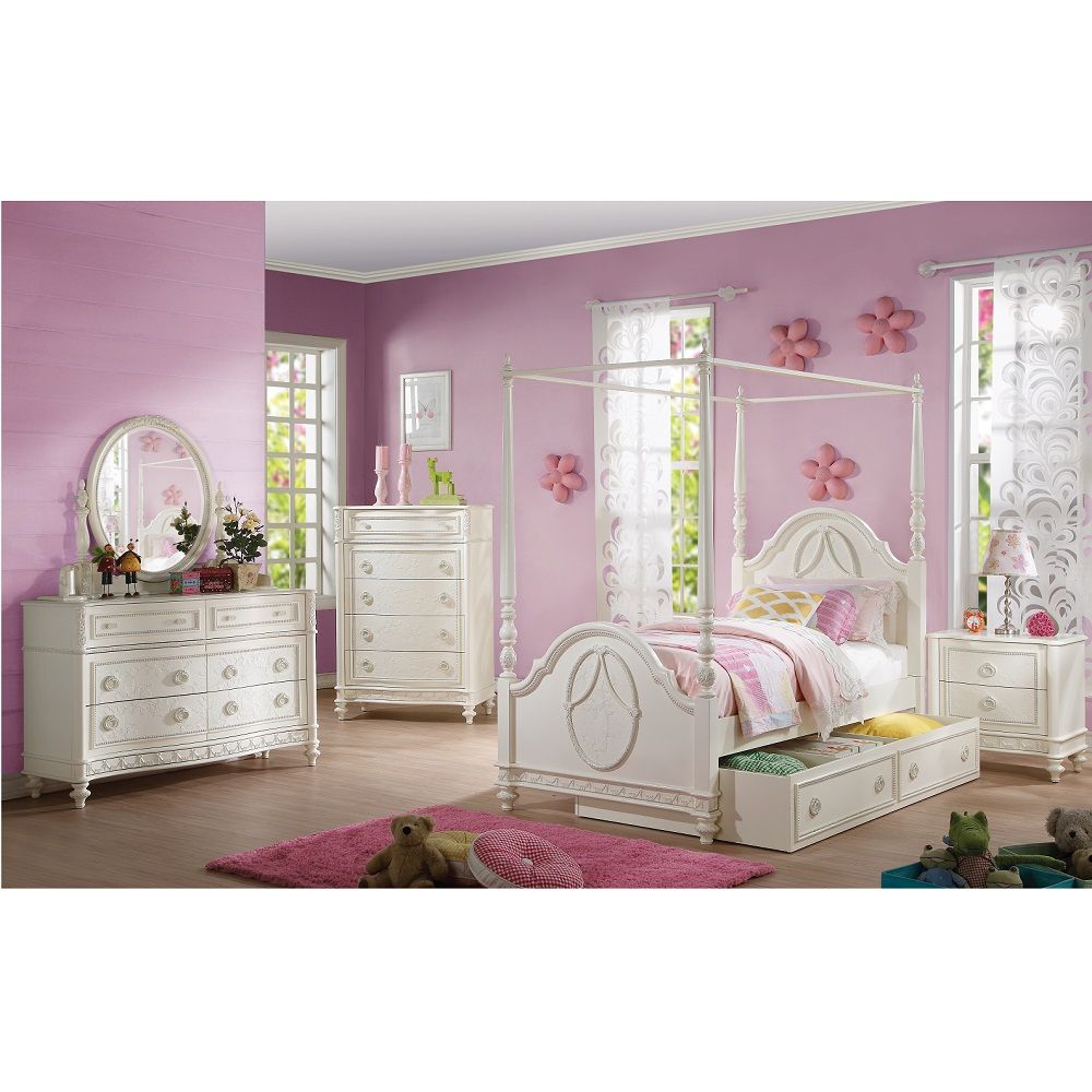 KD, Trundle (Twin Bed) Roll-Out (Caster Wheels) May be used on either side of the bed Wood Frame, 3 Slats, Bottom Panel: Wide Boards: Faux Drawer Front Panel Hardware: 2 Ring Handles