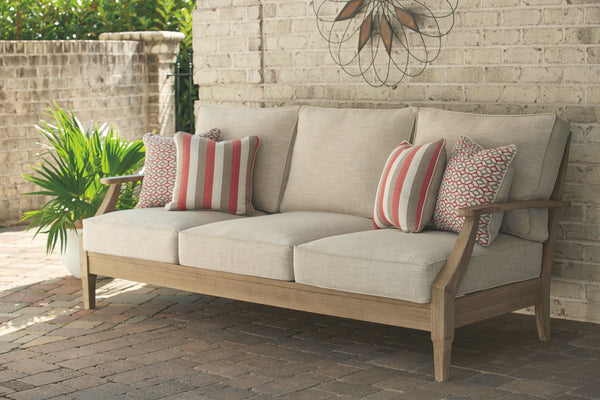  this outdoor sofa marries sturdiness and style in such a delightful way. For that much more weather protection