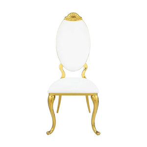  paired with the fresh gleaming golden base to create a chic piece. The single 