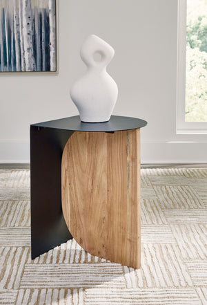  balancing contemporary styling with an almost industrial vibe. Its fuss-free design offers 