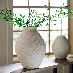  drawing attention to this elegantly fresh centerpiece.<br/><br/><b>Product Features</b><ul><li>Made of polyresin</li><li>Antiqued tan finish</li><l