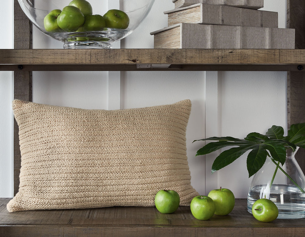 Whether you-'re looking for the perfect finishing touch or an easy update, this richly subtle pillow is sure to please. It epitomizes easy elegance with its mellow hue and ribbed construction.<br/><br/><b>Product Features</b><ul><li>Made of cotton</li><li