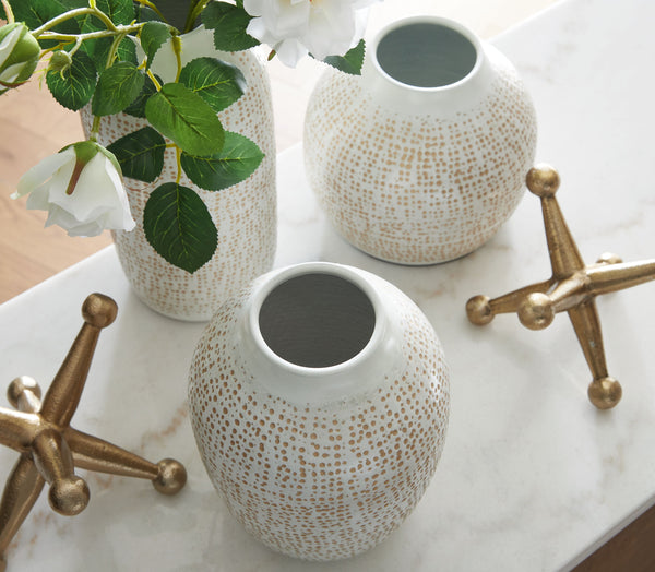  are perfect for displaying your favorite faux blooms or standing alone as minimalist statements. They-'re paired with bold geometric sculpt