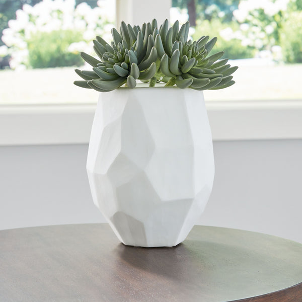  this vase brings ethereal beauty to your tabletop. Its white finish seamlessly harmonizes with existing accents. Meticulous craftsmanship creates the unique