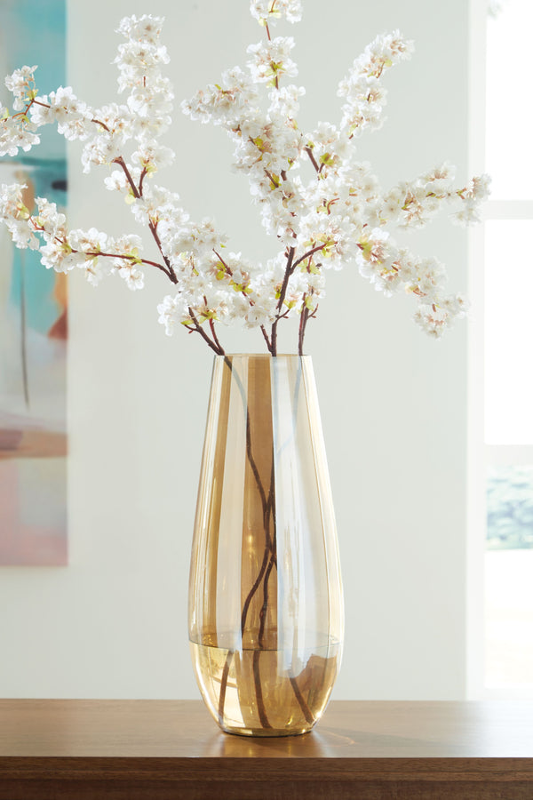  youâ€™re sure to find this vase stunningly on point. Its shimmering amber finish and sleek shape are a feast for the eyes. This show-stopping vessel is gorgeous unadorned or filled with your favorite blooms whether they-'re