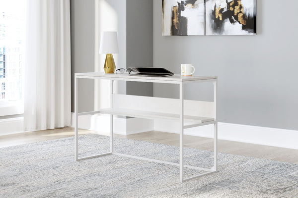  striking desk.<br><br><b>Additional Dime
