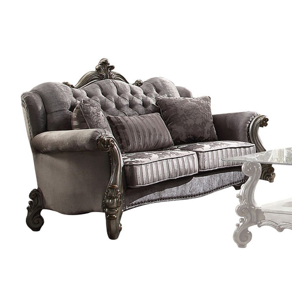  warm and traditional taste in your living room. The sofa set reflects highly decorative base with scrolled feet