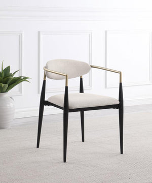  the chair offers impeccable comfort with a padded seat and an oval-shaped backrest with a gentle curvature for excellent support. Its metal fra