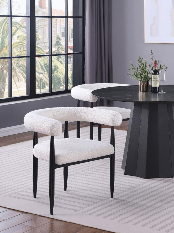  modern accent in your living room or foyer with a modern armchair that blends Mid-century modern elements with a touch of contemporary flair. Its metal frame is solid and durable