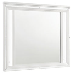 Complete your dresser with this elegant mirror, designed to enhance the overall look of your bedroom. The white finish and mirror framing perfectly complement the modern Italian design of the dresser. Featuring a touch LED light, this mirror adds a touch 
