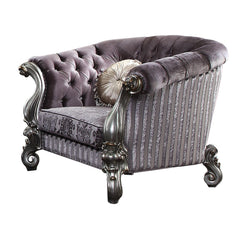 Creating an elegant and traditional design in living room, the Versailles sofa set is your ideal choice. Seating in a high shelter environment and feeling like royalty, you can be more convenient to enjoy the family time or play with your friends. Additio