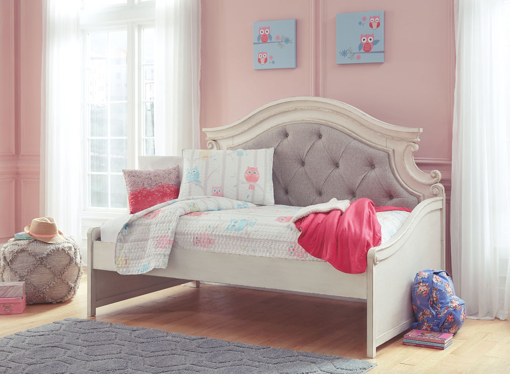 Elevating the art of traditional cottage styling, this darling day bed with storage is your dream bedroom retreat realized. A curvaceous beauty, this brilliant upholstered bed wows with dramatic scalloped details and fanciful trim work. The distressed chi