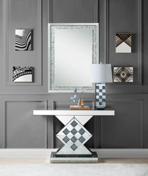  and shine to this functional piece. It featur