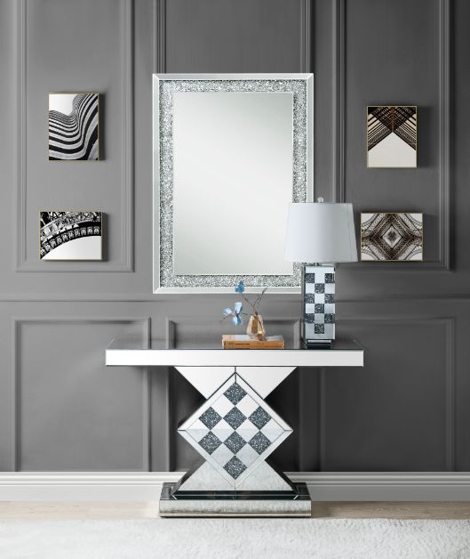  and shine to this functional piece. It featur