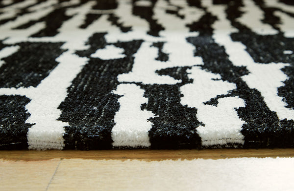  its abstract motif and rich neutral colors create the perfect pop of interest.<br/><br/><b>Product Features</b><ul><li>Made of polyester</li><li>Machine woven</li><li>