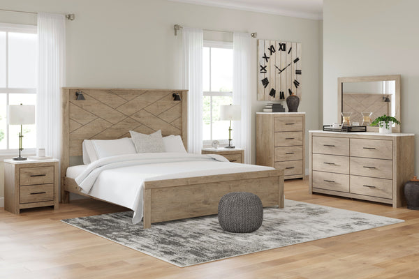 Senniberg - Light Brown / White - King Panel Bed with Sconce Lights