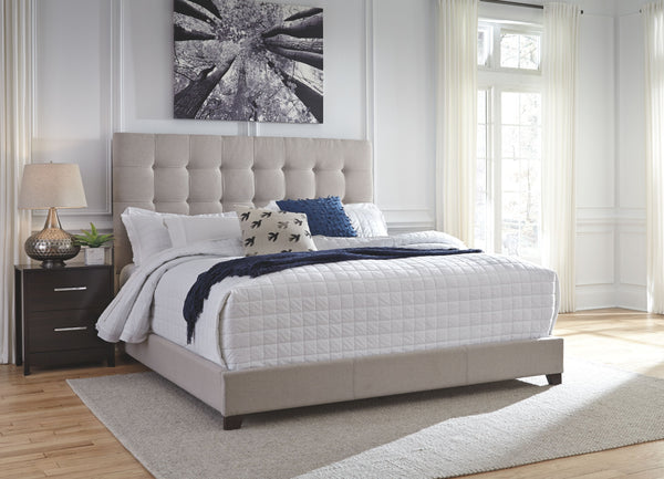 Dolante - Beige - Queen Upholstered Bed