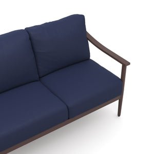  Moana features a sturdy aluminum frame with a powder-coate
