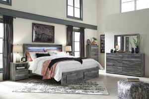 Baystorm - 5 Pc. - Chest, King Panel Bed with 2 Storage Drawers - Gray