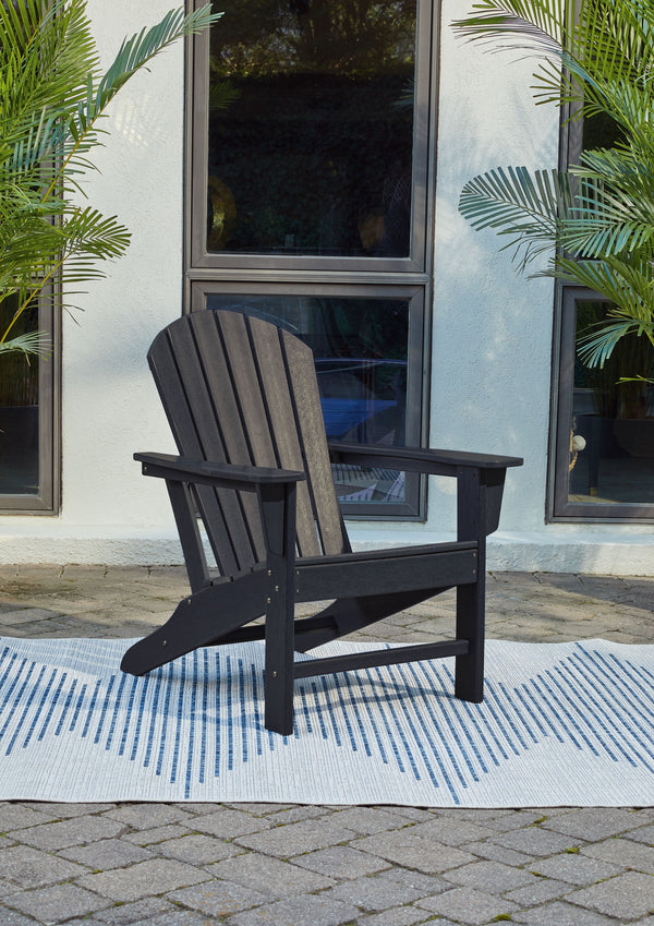  itâ€™s sure to weather the seasons beautifully. Designed to shed rainwater