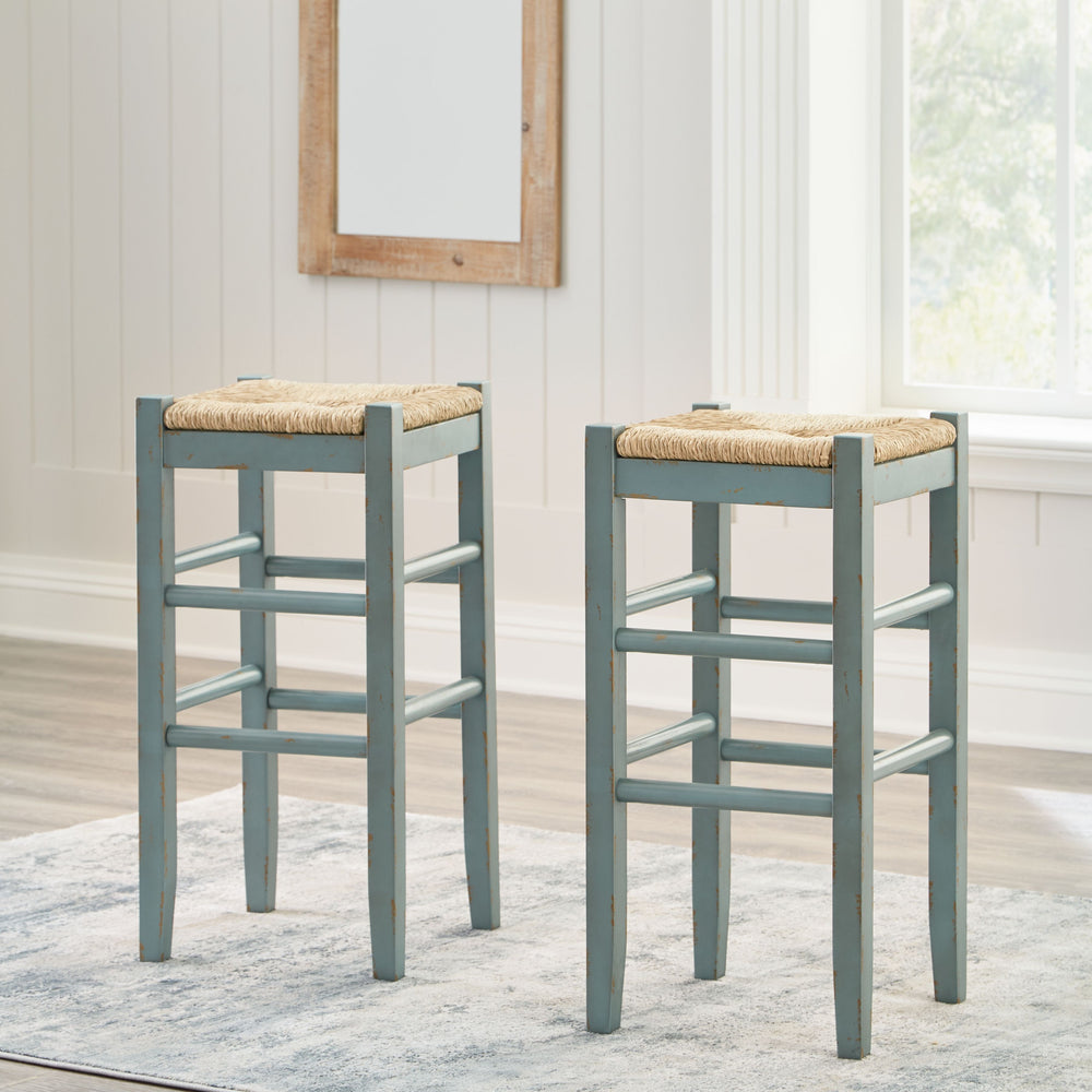 Bring the vintage casual vibe you love to the kitchen with this bar stool. A stylish seating solution in a blue rubbed-through finish, this charming stool completes your dining space with ease. The woven seagrass seat and wood stretchers create an effortl