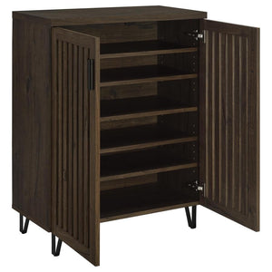  multiple adjustable shelves provid