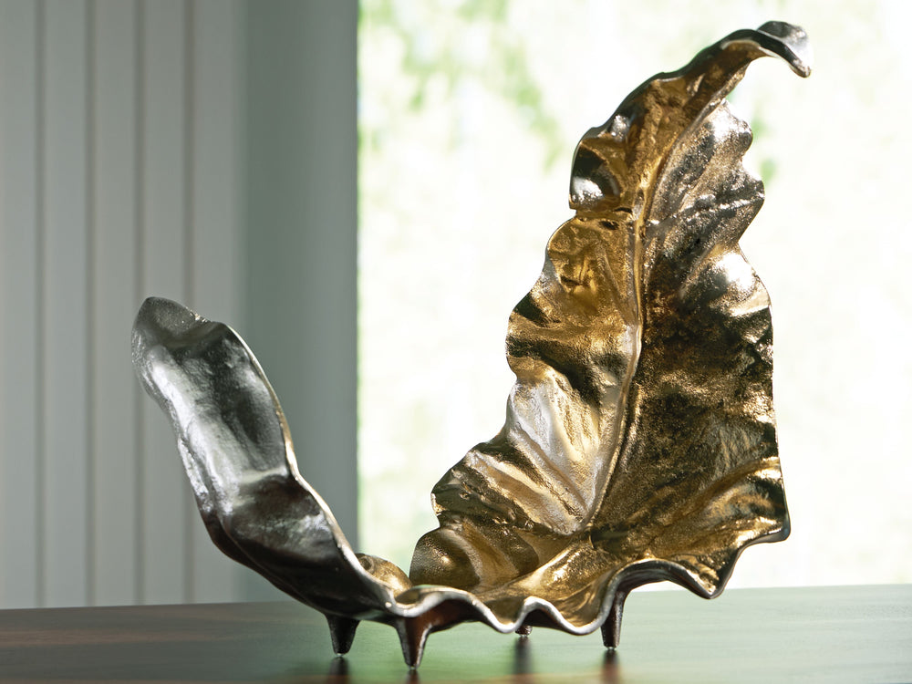 This sculpture takes its cues from nature, forming a delicately curved leaf. Dressed in goldtone and silvertone finishes, it brings an organically beautiful feel to contemporary design. Use it to add refinement to a bookshelf or to complete a tableâ€™s de