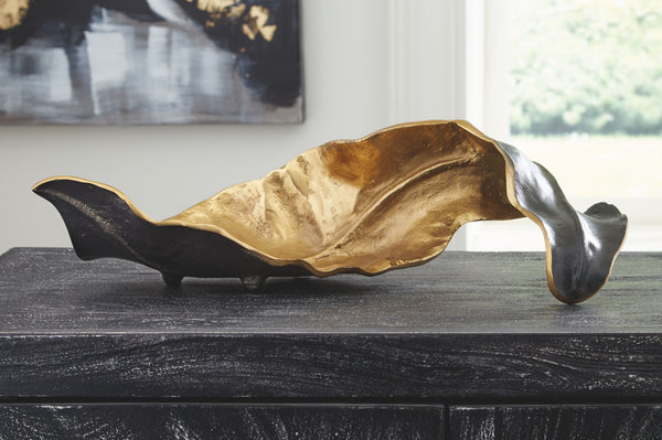  this sculpture is one youâ€™ll want to snatch up quickly. The goldtone and black finish is simply striking.<br/><br/><b>Product Features</b><ul><li>Made of metal</li><li>Goldtone finish</li><