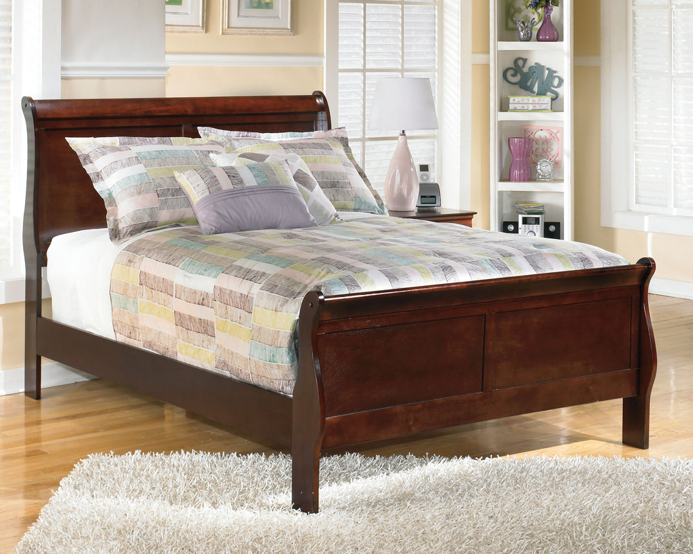 This full sleigh bed is the epitome of traditional decor. Louis Philippe-style moulding dates back to the mid-19th century when furnishings were lavish yet somewhat simple. Deep finish brings warmth and elegance into the space. Mattress and foundation/box