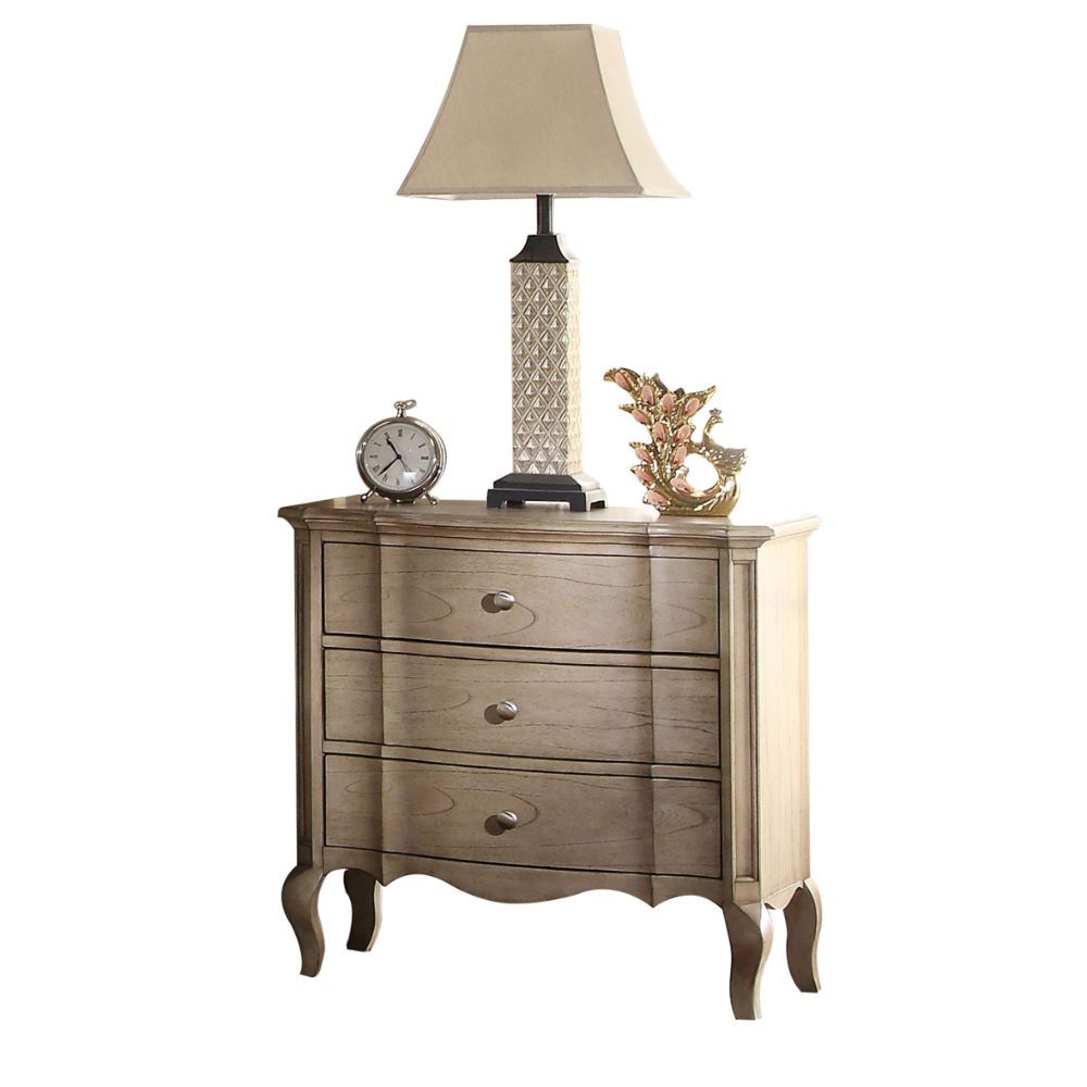 3 Drw Assembled Drawer: GLIDE Side Metal (Full Ext., 45mm), DOVETAIL French Front & English Back, Felt-Lined Top Drawer, Manual Close Wooden Cabriole Leg<br/><br/><b>Product Features</b><ul><li>3 Drw</li><li>Casegood Drawer: GLIDE Side Metal (Full Ext.), 