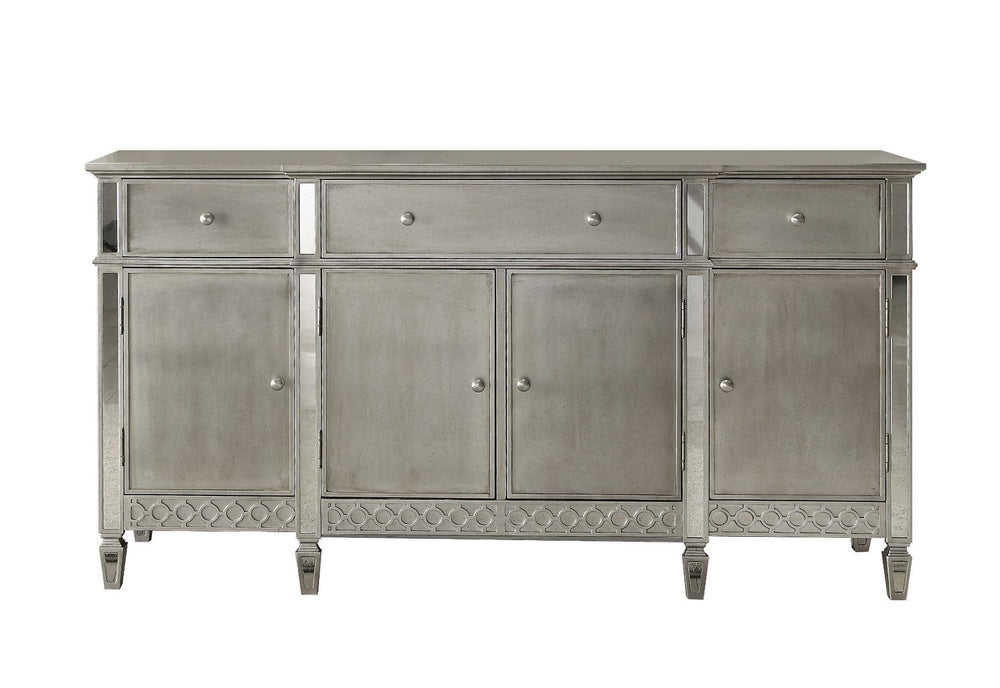 Crafted with past and present in mind, our Kacela dining collection revitalizes and transforms traditional designing ideas. A grand centerpiece, the rectangular table is handsomely finished and enriched by tapered legs and mirror insert top and edges. Pai
