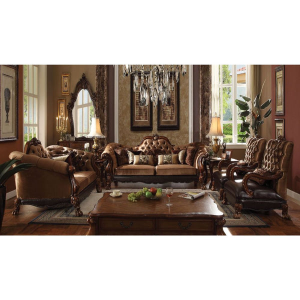 Who said traditional has to be boring, this Dresden coffee table is anything but that. With impeccable details such as a scalloped table top, beautiful raised floral motifs, a vintage hand-brushed finish, and oversized claw legs. No detail was left unnoti