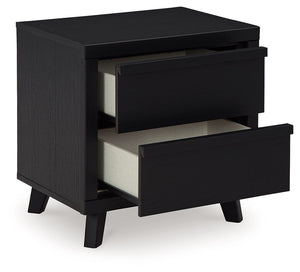  highlighting the clean-lined form. And a matte black finish savvily suits different appro